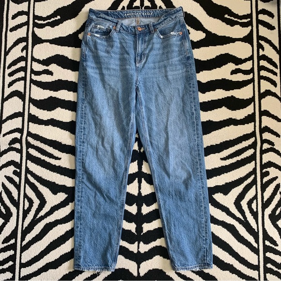 American Eagle Stretch Mom Jeans High Rise Distressed Light Wash Size 4 - Picture 2 of 10